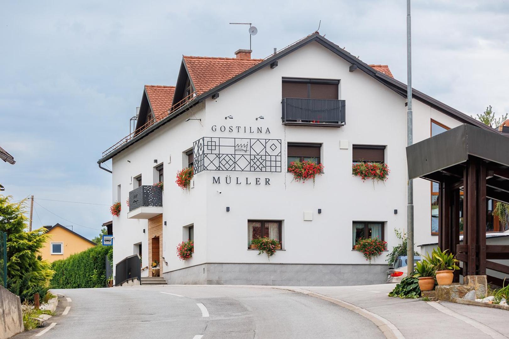 Hotel Gostilna Mueller Črnomelj Zewnętrze zdjęcie